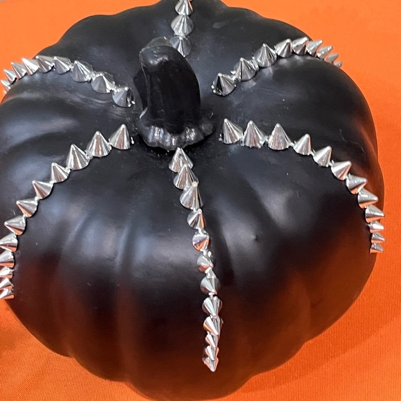 6/$25 Black and White Studded Pumpkin set - Picture 5 of 11